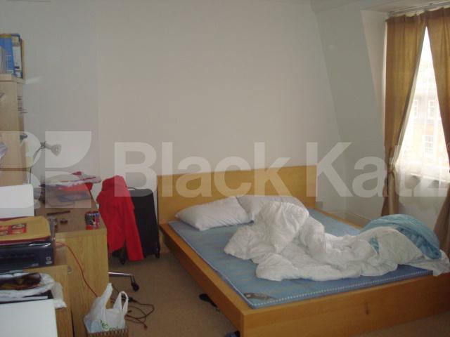 			ABSOLUTE MUST SEE!!!, 4 Bedroom, 1 bath, 1 reception Flat			 Great Cumberland Place, MAYFAIR  / MARBLE ARCH